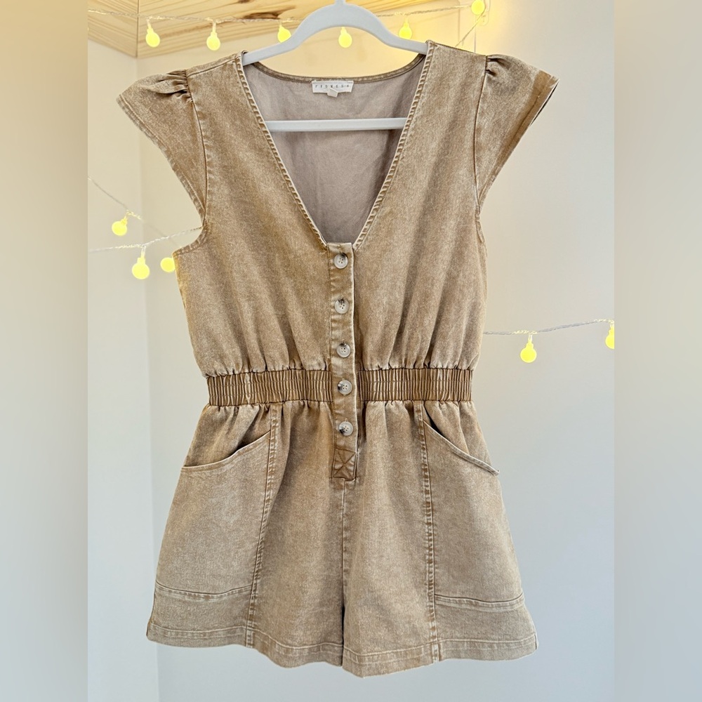 🌾 Promesa Ruffle Sleeve Denim Romper